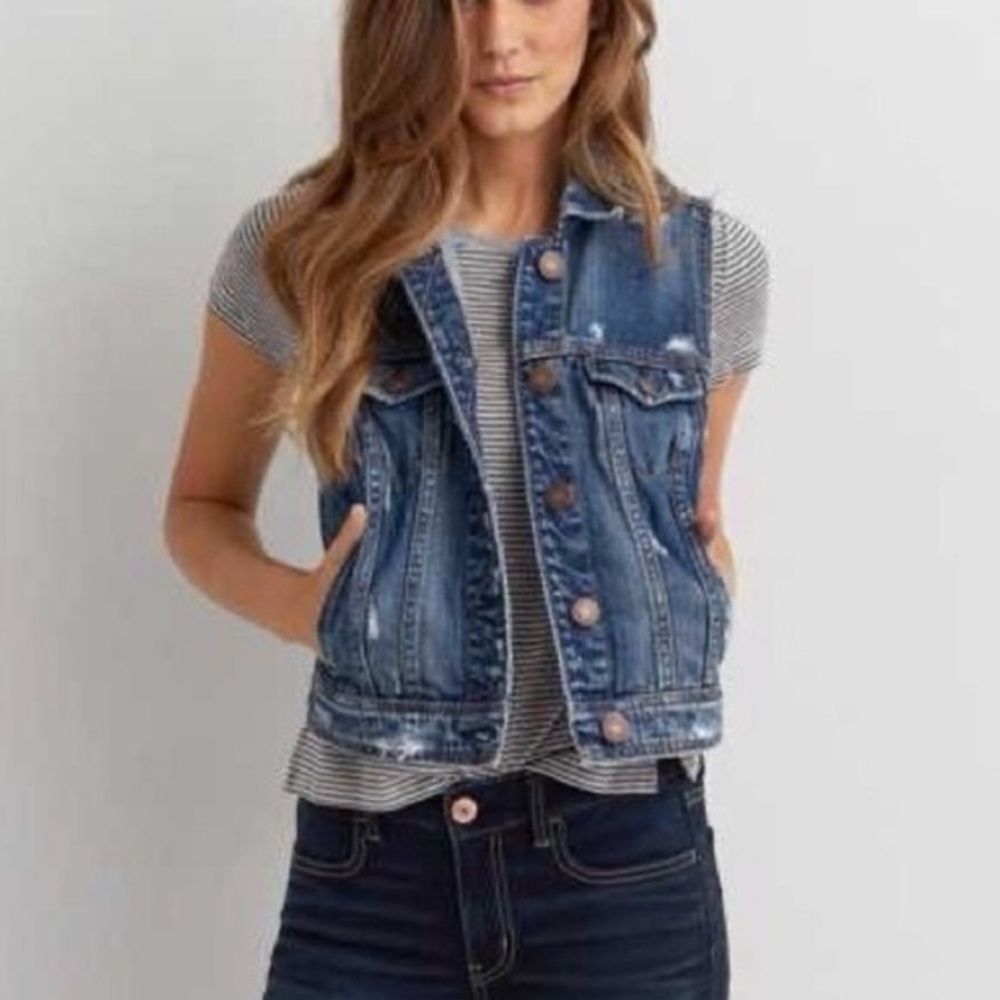 American Eagle Cropped Denim Vest sz XS Sleeveless Jean Jacket Distressed